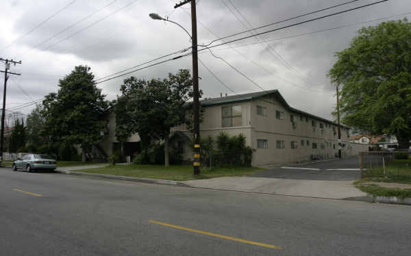 11355 Lambert Ave in El Monte, CA - Foto de edificio - Building Photo