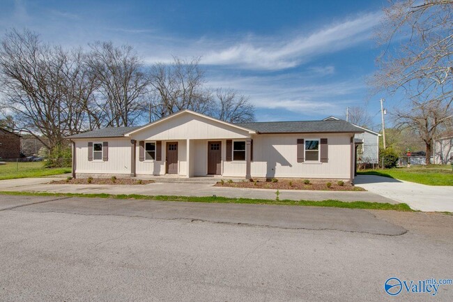 4104 Mc Vay St SW in Huntsville, AL - Building Photo - Building Photo