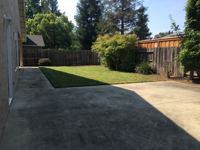 27 Herlax Cir in Chico, CA - Building Photo - Building Photo