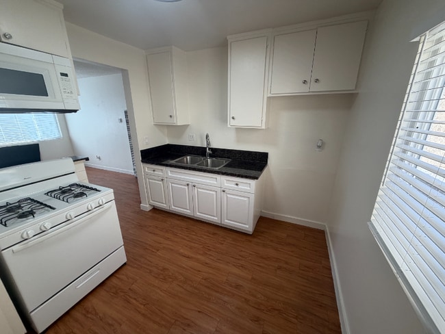 9320 Elm Vista Dr, Unit 9320 Elm Vista in Downey, CA - Building Photo - Building Photo