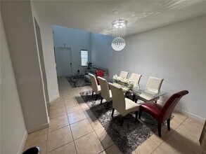 10748 NW 74th Ln in Doral, FL - Building Photo - Building Photo