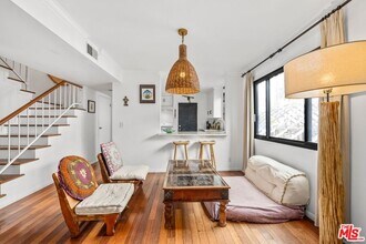 2412 Ocean Ave in Los Angeles, CA - Building Photo - Building Photo