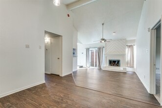 2634 Encina Dr, Unit 1 in Irving, TX - Foto de edificio - Building Photo