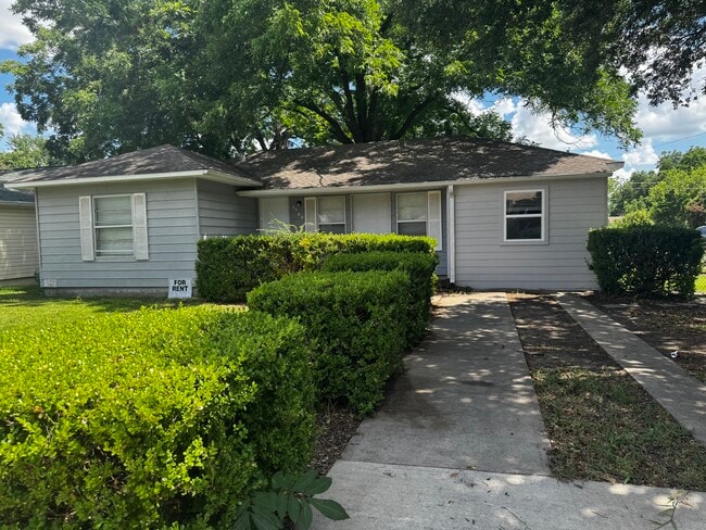 1560 Nash St in Garland, TX - Building Photo - Building Photo
