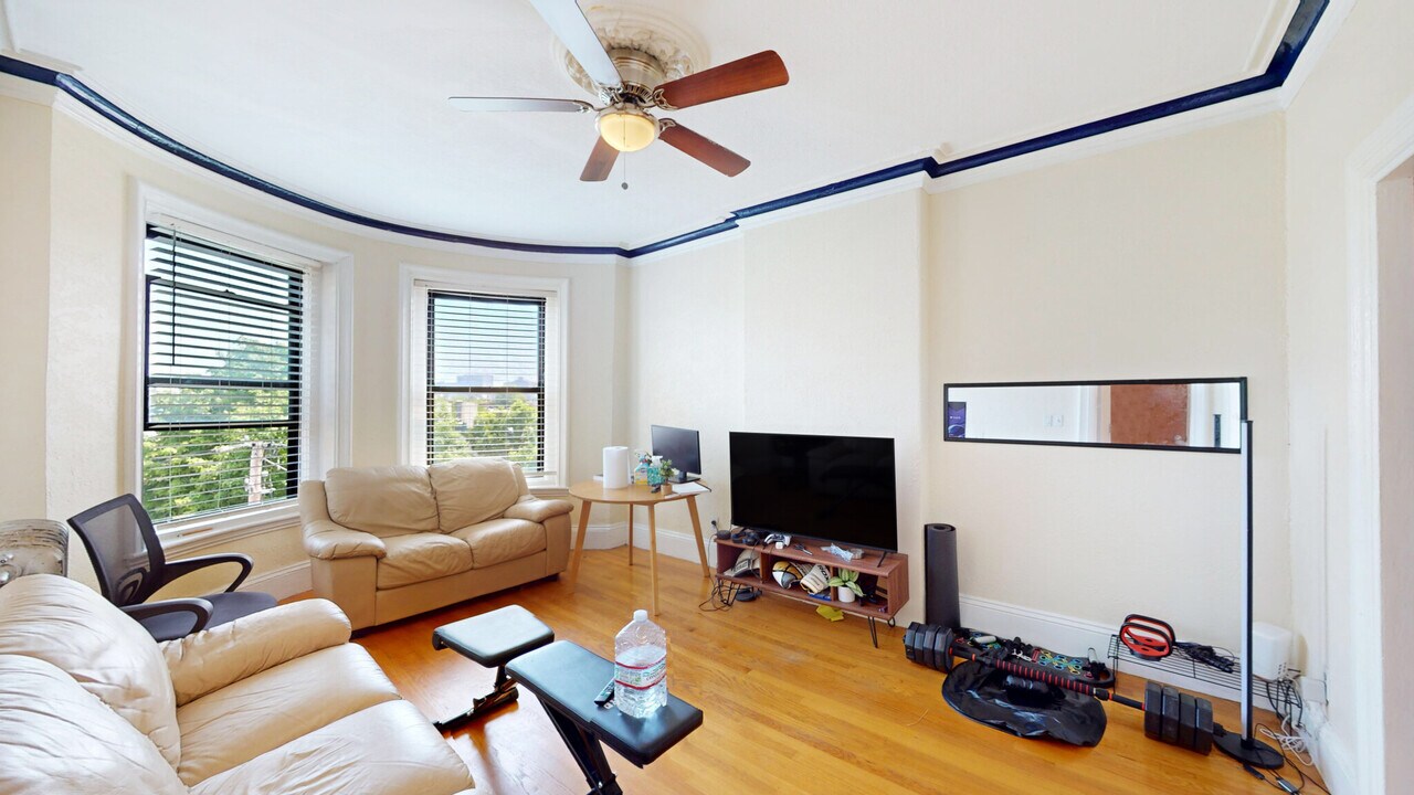 86 Hammond St, Unit 4 in Boston, MA - Foto de edificio