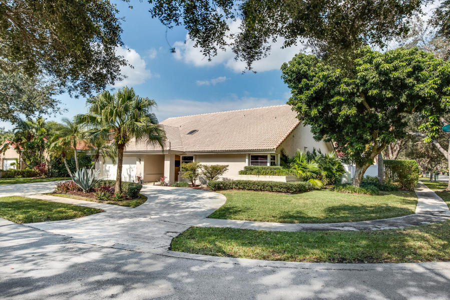 2535 NW 41st St in Boca Raton, FL - Building Photo