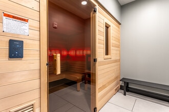 Fifth x Northwest in Columbus, OH - Foto de edificio - Building Photo