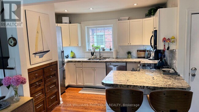 27 Wood Glen Rd in Toronto, ON - Building Photo - Building Photo