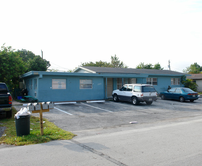 1940 SW 44th Ter in Fort Lauderdale, FL - Foto de edificio - Building Photo