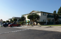 Hilltop Village Apartments in Chula Vista, CA - Foto de edificio - Building Photo