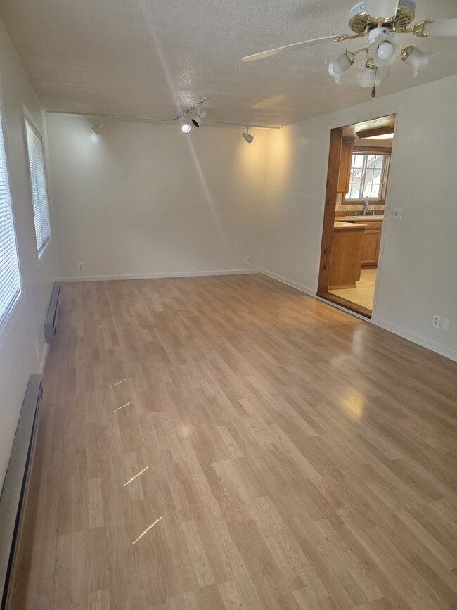 2611 Burnt Valley Rd in Chewelah, WA - Building Photo - Building Photo
