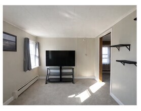 924 Ash St, Unit 102 in Danville, PA - Foto de edificio - Building Photo