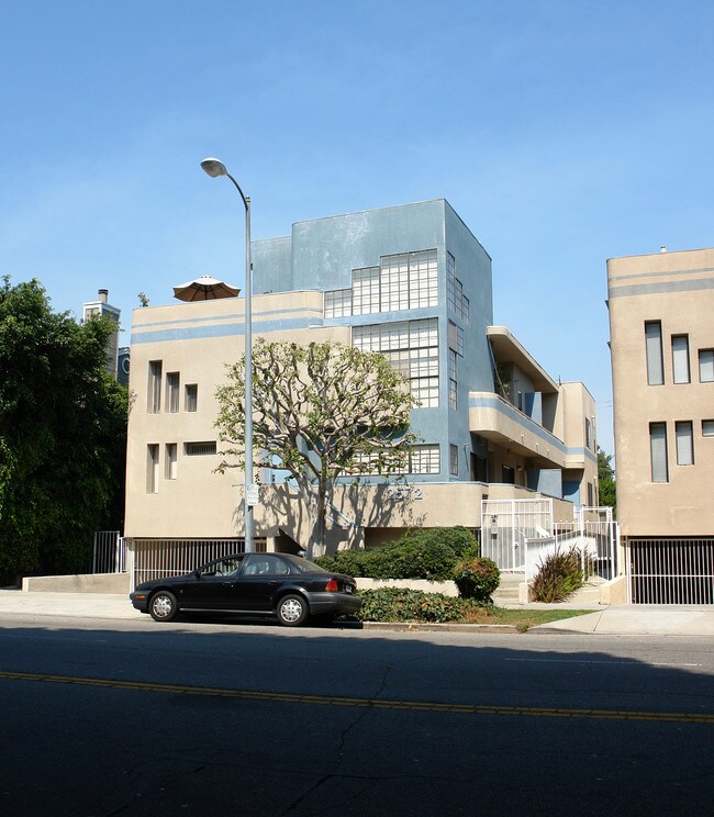 2572 S Centinela Ave in Los Angeles, CA - Building Photo - Building Photo