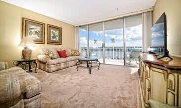 18081 Biscayne Blvd in Aventura, FL - Building Photo - Building Photo