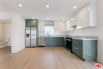 8561 Belmont St in Cypress, CA - Foto de edificio - Building Photo