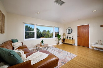 2136 Foothill Dr in Vista, CA - Building Photo - Building Photo