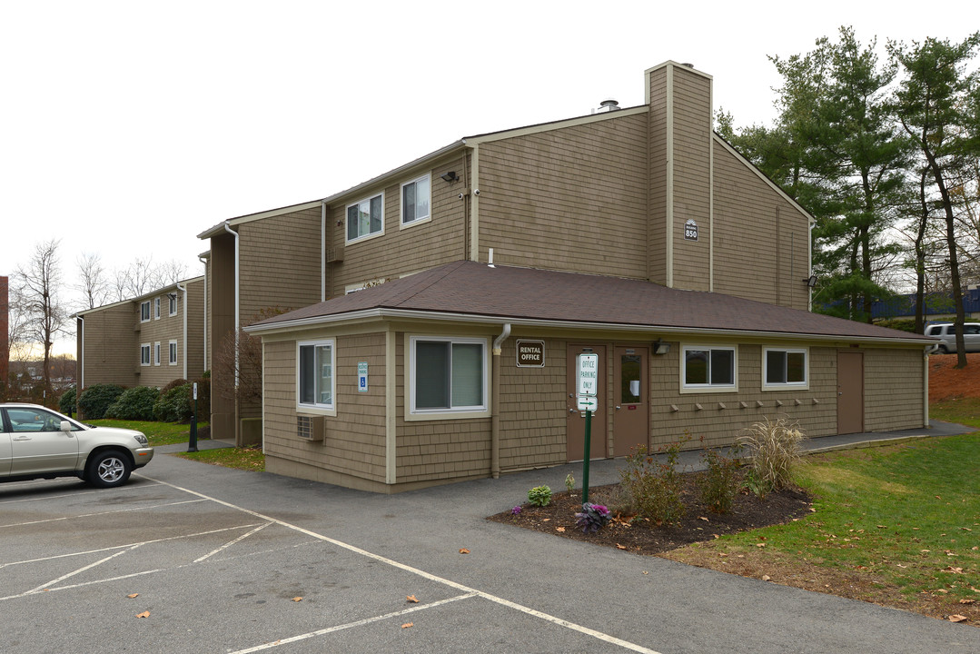 Wampanoag Village Apartments in East Providence, RI - Building Photo