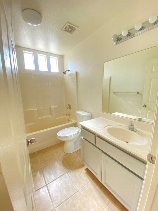 8616 Dumosa Ave in Yucca Valley, CA - Building Photo