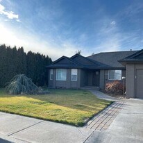 2235 NW 15th St in Redmond, OR - Building Photo