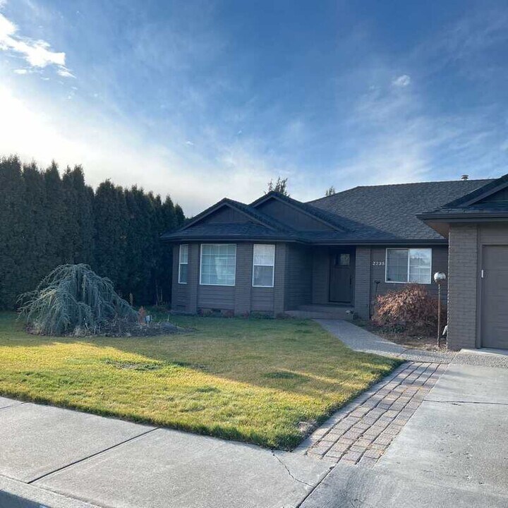 2235 NW 15th St in Redmond, OR - Building Photo