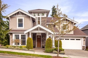 560 Wilderness Peak Dr NW, Unit 1 in Issaquah, WA - Building Photo