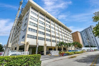 111 Golden Isles Dr in Hallandale Beach, FL - Building Photo - Building Photo