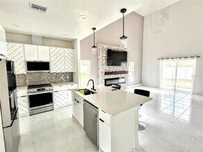 7035 Brickell Ct in Spring Hill, FL - Building Photo - Building Photo