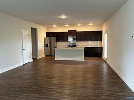 4218 Textile Ln in Huntsville, AL - Building Photo