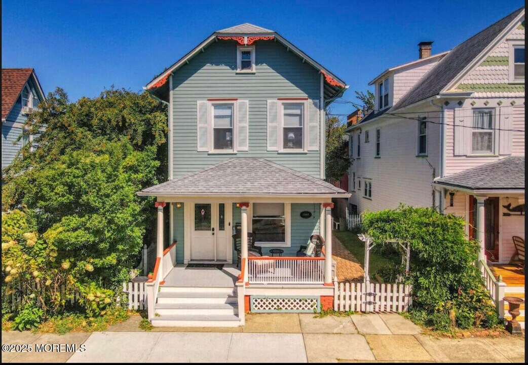 121 Mt Hermon Way in Ocean Grove, NJ - Building Photo