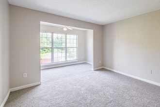 Grand Summit in Greensboro, NC - Foto de edificio - Interior Photo