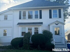 18 Winslow Rd, Unit 2 in Belmont, MA - Building Photo