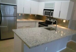 2445 SW 18th Terrace in Fort Lauderdale, FL - Building Photo