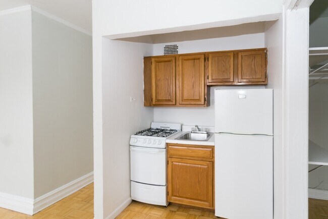 714 W Belmont Ave in Chicago, IL - Building Photo - Building Photo