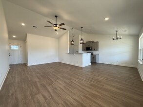 1065 Javier Dr in Springfield, TN - Foto de edificio - Building Photo