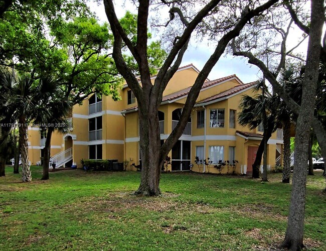 2622 NW 33rd St in Oakland Park, FL - Building Photo - Building Photo
