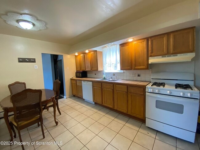 416 E Elm St in Scranton, PA - Building Photo - Building Photo