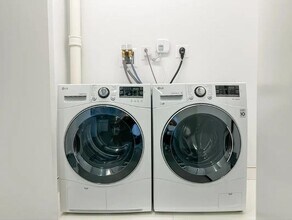 320 Adolphus Ave in Cliffside Park, NJ - Building Photo - Building Photo