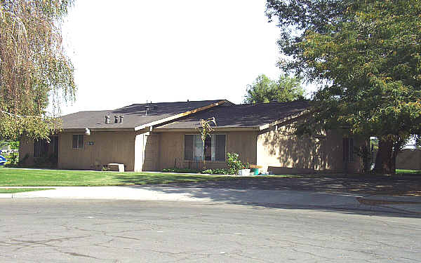 4775--4784 E Hoxie Ave in Fresno, CA - Building Photo