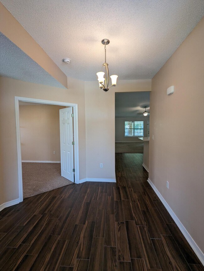 9768 Parker Lake Cir in Navarre, FL - Building Photo - Building Photo