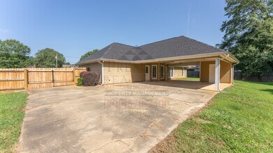 251 Owens Rd in Fort Mitchell, AL - Building Photo - Building Photo