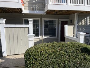 5701 Chapman Mill Dr, Unit #330 in North Bethesda, MD - Building Photo - Building Photo