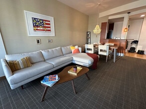 1395 Brickell Bay Dr in Miami, FL - Building Photo - Building Photo