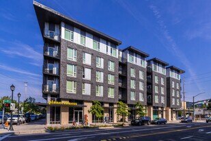Oliver Station Apartments in Portland, OR - Building Photo