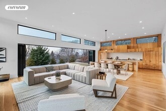 21 S Edin St in Montauk, NY - Building Photo - Building Photo