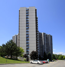 20 Edgecliff Golfway in Toronto, ON - Building Photo - Building Photo