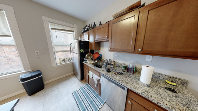 13 Pleasant St, Unit 3 in Cambridge, MA - Building Photo - Building Photo