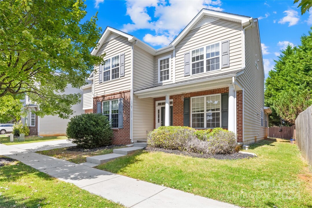 9621 Cheery Meadow Dr in Huntersville, NC - Building Photo