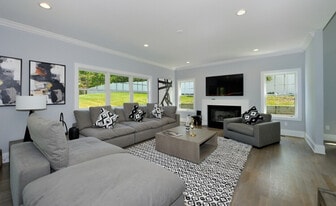 19 Quail Run in Hampton Bays, NY - Building Photo