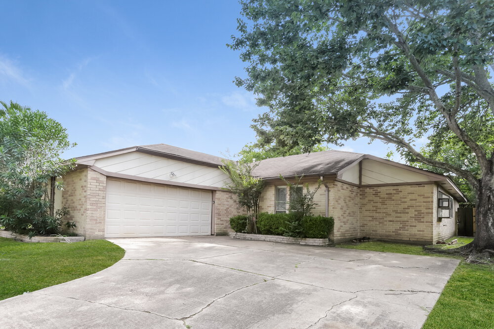 1911 Fernspray Ln in Houston, TX - Building Photo