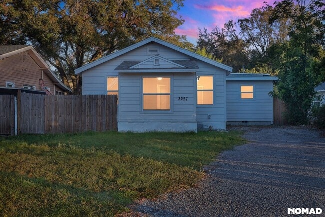3227 70th Ave N in St. Petersburg, FL - Foto de edificio - Building Photo